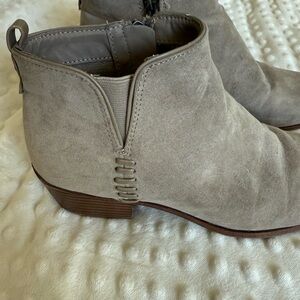 Sam & Libby Beige Suede Ankle Booties